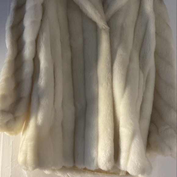 Monterey Fashions White Faux Fur. Vintage piece. - Picture 15 of 15